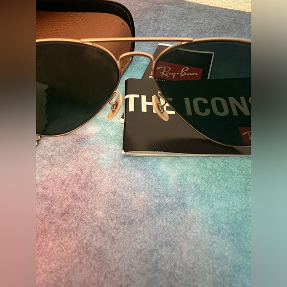 Ray Ban Aviator Sunglasses Green Lens and Gold Frames - Picture 6 of 14